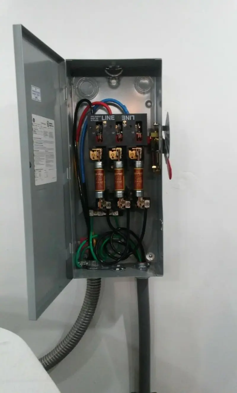 Three-phase disconnect switch installed for Smoke Detector Installation in Silver City